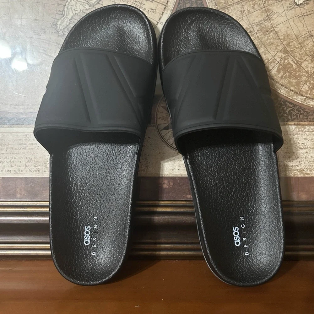 ASOS DESIGN • Sliders In Black • Men’s Size 13